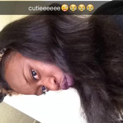 walks like she need her ass kissed SNAPCHAT-phyllissssss @Drake❤️. . .