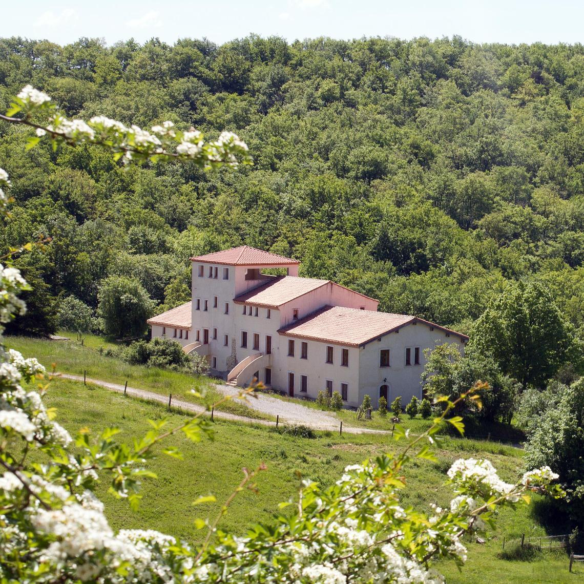 Holiday homes on an estate with a beautiful view of the Pyrenees, an oasis of quiet, wooded hills and meadows - the definition of rural tranquility.