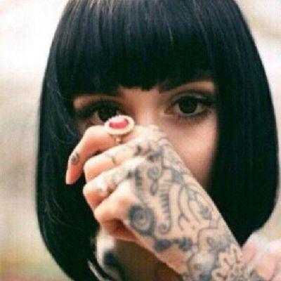. : فينيَ زحَمةُ مشاعَر تنتظرَ رحمة ضمير .!