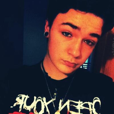 Singer guitarest drummer screamer. NYD MIW AA Kik FIXME1 Snapchat JUST_SCEAM