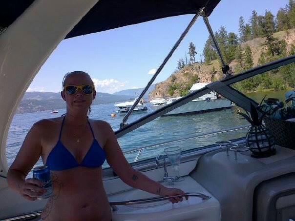CANUCKS/RIDERS/NUFC/COLTS. Canadian. Tattoos. Potty Mouth. Gym Rat. Soccer Ref. Registered Massage Therapist. 
IG - @corribananas