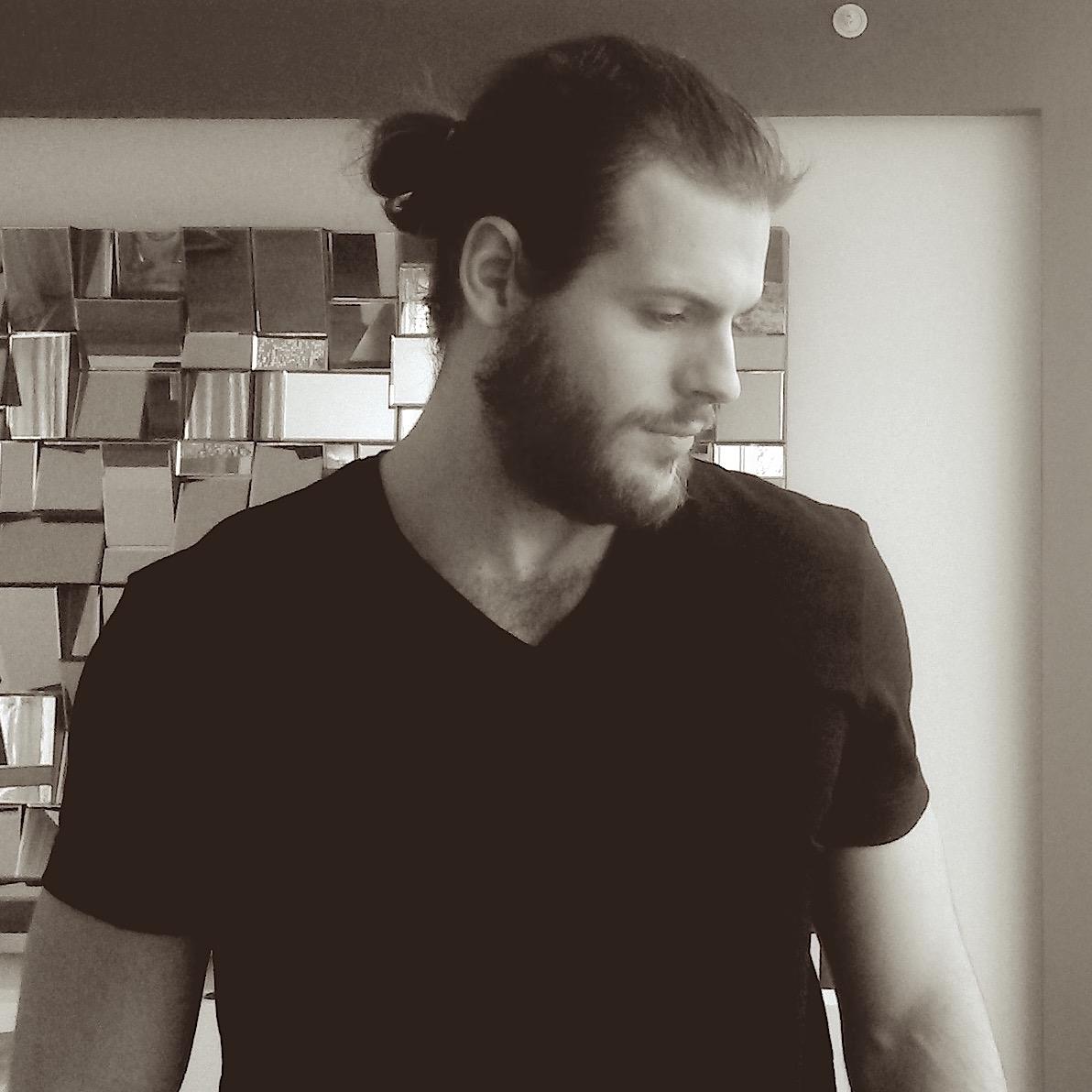 M. Sc. Ecommerce @HEC_Montreal / @UMontreal. Web Marketing . Sport Fan . #NHL #DFS player