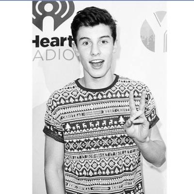 im a gymnast, Cheerleader.. I love Shawn Mendes❤️