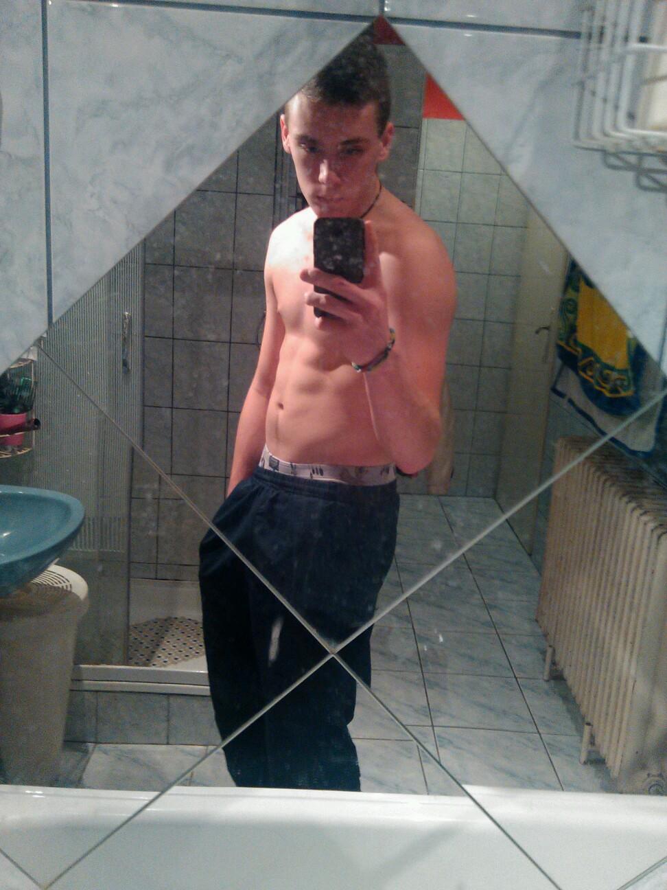 DeakDominik's profile picture. szeretem a klaut