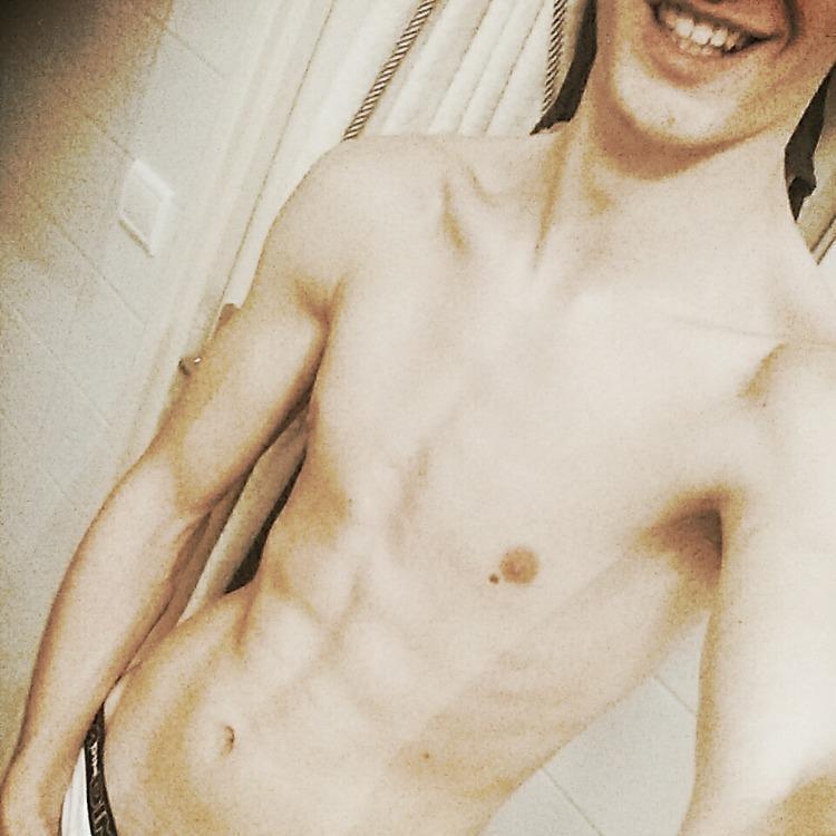 BarulLovesSex's profile picture. 25 yo | Paris 91 | Bottom
👟🧦💦