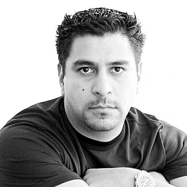Master in Management SOU. Empresario, socio fundador de Syntagma Branding, Synamica y Spearhead Digital.