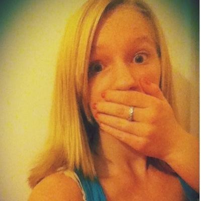 Im a 13 year old girl from nc, i love austin mahone, 1D, and little mix:)3 i also love to dance. Please follow