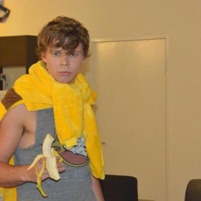 hey love, I gave you a free follow, in return pls follow @adoring1sos

i also follow there followers as a thankyou 3