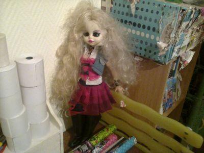 Sombritude1's profile picture. Arielle Chamson😃🔞,fille de Pierre Versins😎(recherchez sur Wikipédia;)1,55,m🐈#TeamVerseau♒🌬,j'aime l'Astrologie⭐☀🌚🌛,les garçons👨 et la Politique!!! 😍😘