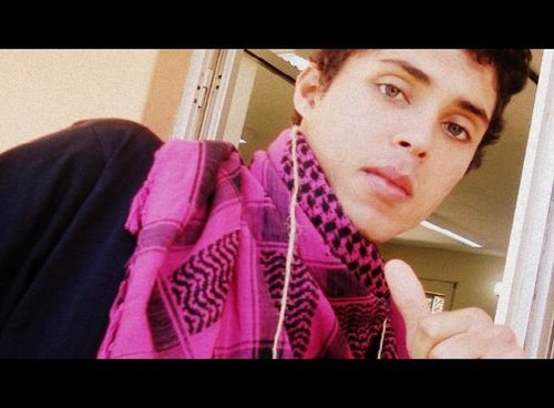 Oi gente.....meu nome e Gustavo tenho 18 anos,moro em Portugal com a minha familia,sou cristão protestante!!