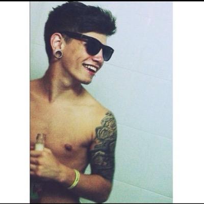 @Stereokicks| 0/8 | ... Jake is my fucking cinnamon apple!