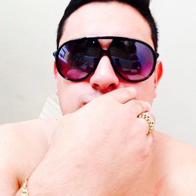 Mientras llega el indicado, disfruten del equivocado... Atte: Kike Gtz               (el equivocado)