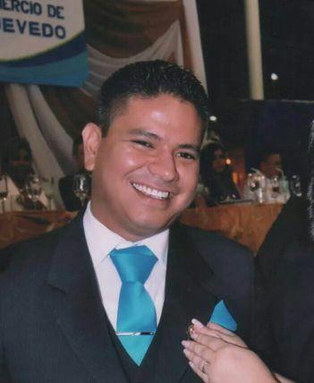 Presidente Cámara de Comercio de Quevedo
Ing. en Ciencias Empresariales  Empresario
Trabajo con ONG