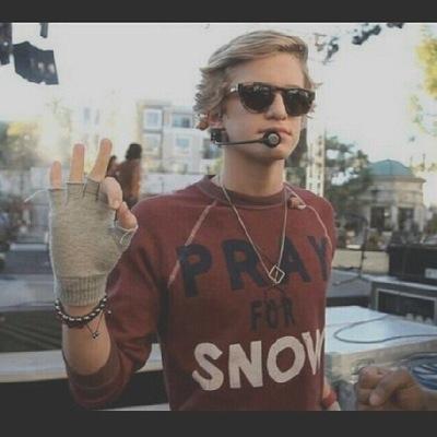 cody is a lovely person and I like him a lot. (((jstir is better tho)))