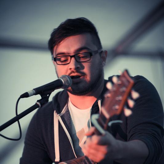 Solo performer & Keyboard/guitarist for Funky Monkey - @FunkyMonkeyHQ