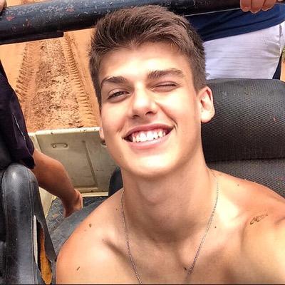 Instagram : gfavelar