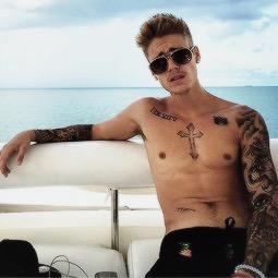 RETWEET THE LINK AND FOLLOW @thebrooksftjdb PLEASE!!