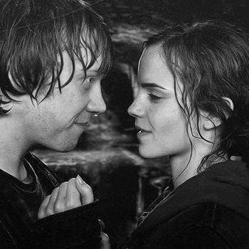 {19} Shippeo tantas parejas que ni siquiera me alcanzan 140 caracteres.