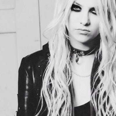 JulietBSLH's profile picture. •• I am, a zombie. How low will you push me? before I.... Lay down dead. •• (|Roleplay|)