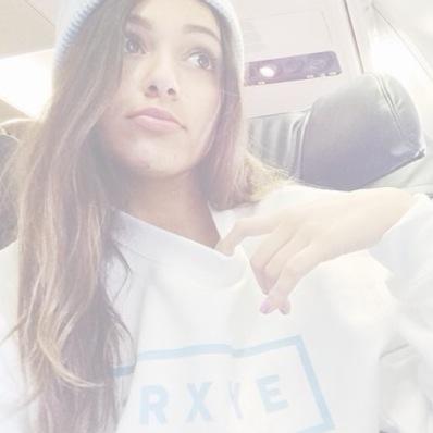 bethersmyall's profile picture. ♡ your hero wears a cape, mine wears skater skirts and talks into a camera ♡