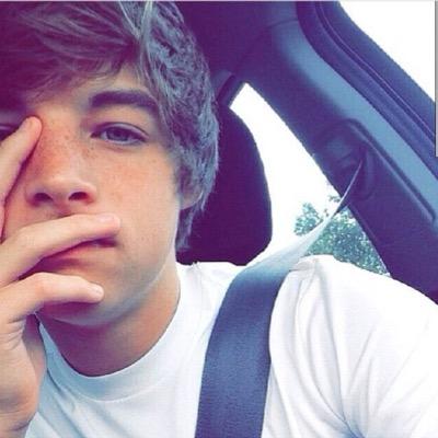 Dylan Mills Official✌️Follow back?¿