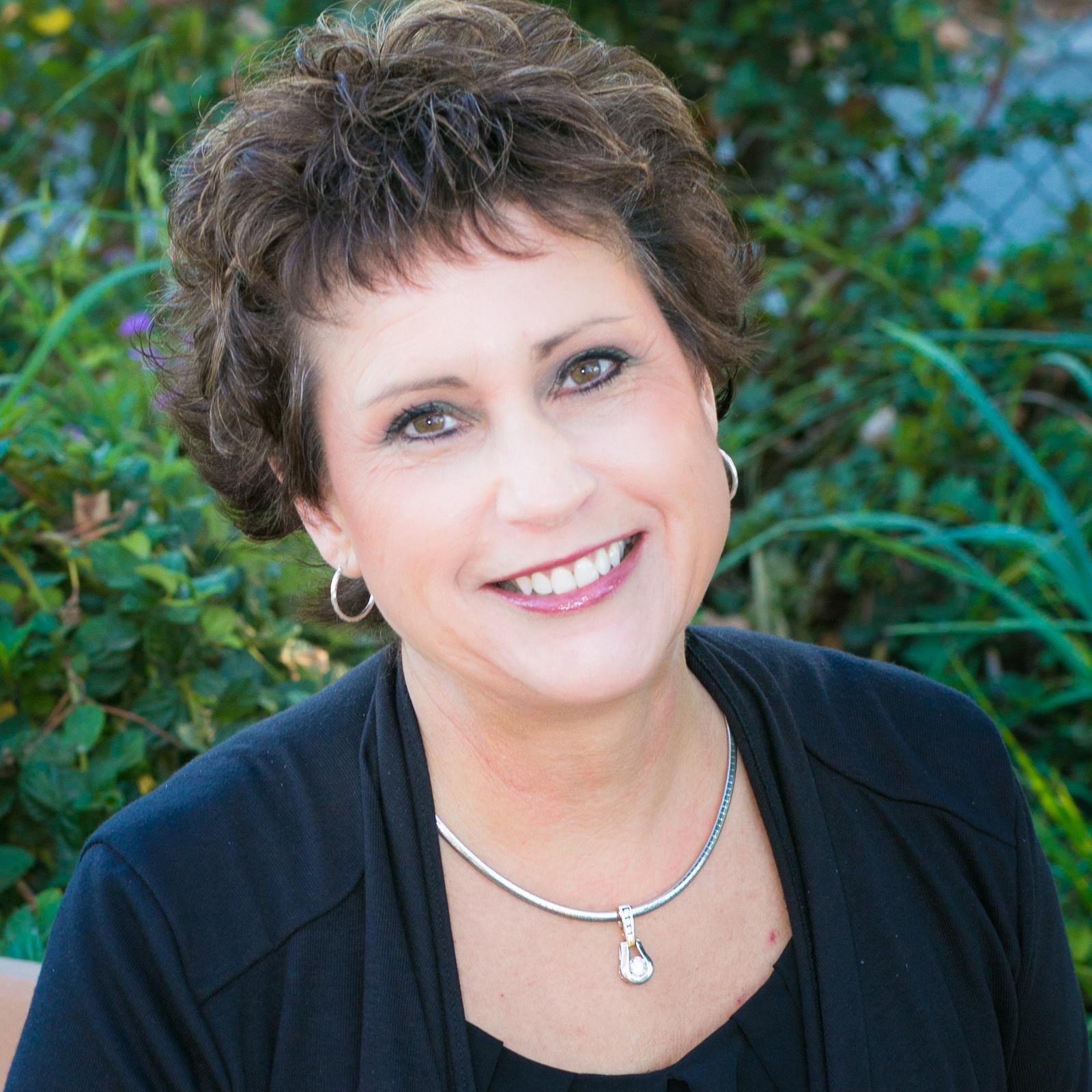 4th-generation San Benito County business woman. SBC Chamber of Commerce CEO. Loving mother. Quilting aficionado. DIY Macgyver.