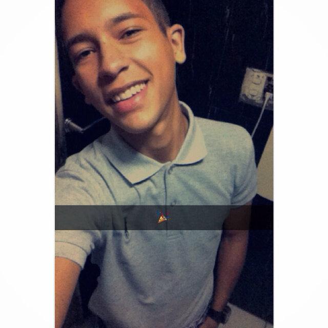tengo 2 vidas, la que vivo y la que inventan los envidiosos...         Instagram: carloskey98 Snapchat: carloskey10