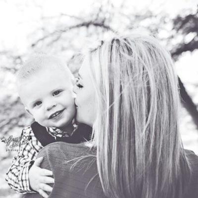 EngagedMilf's profile picture. Mommy.