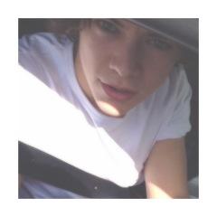 please follow @cuddlxyziam because goals:)