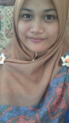 do follow my second twitter acc @azizahms07 . thankyou . follow me and i'll follow u back .