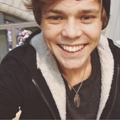 rp/fl | In love with the sweetest, most perfect boy in the world |