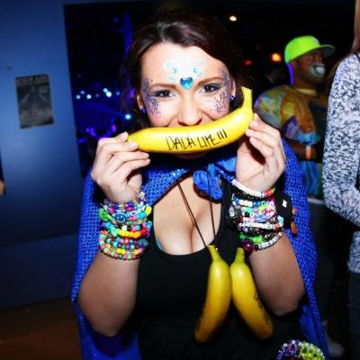 •• im fucking weird but my intentions are gold and my heart is pure but edm is life ••☮☯ॐ☪