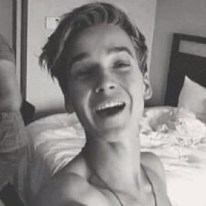 Free follow from @suggsftvamps ❤️