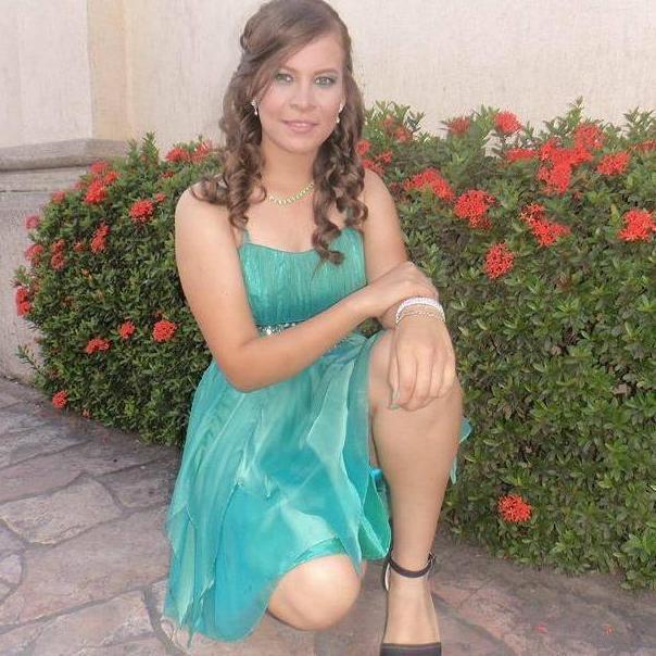 Nunca te duermas sin sueño ni te levantes sin motivos.recuerda que ningun dia se parece a otro.. y solo exixste una persona para aserte feliz y eres tu mismo :)