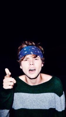 free follow from @psychoirwxn it would be cool if you followed her✌✌✌ have a great day/night