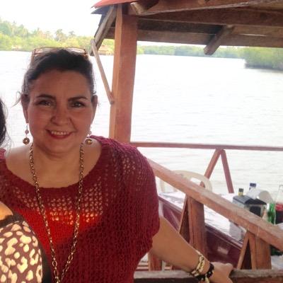 Mamà, èste es el hilo del suèter de mi vida. Y ahora retomando los hilos colgados del guiñol de Dios en mi existencia.
