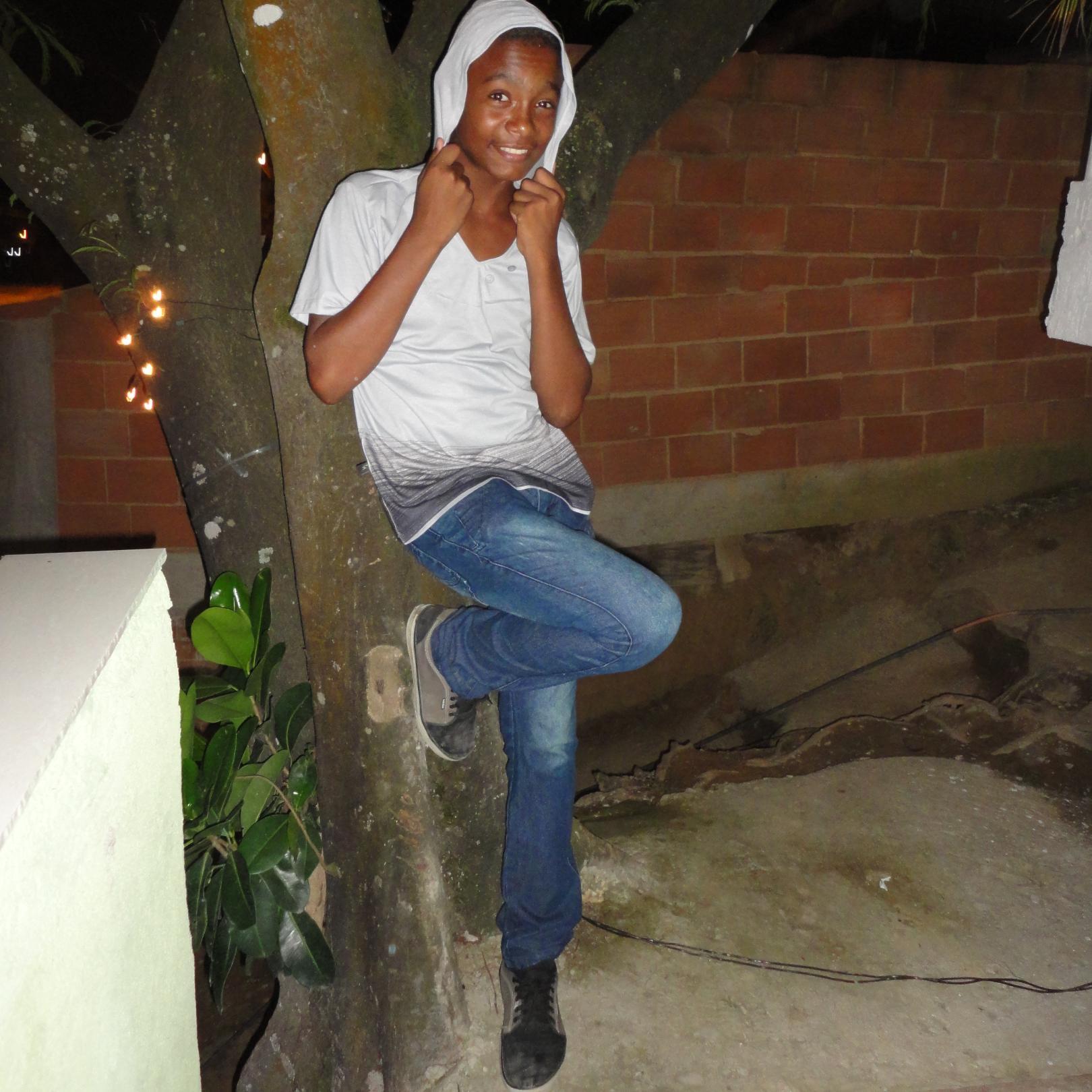 Sou Fiel e quem e Fiel comigo ! Gosto de Rip Hop, Reggae,gospel e pagode........ tenho 14 anos. Instagram: Maycon_michael .....
