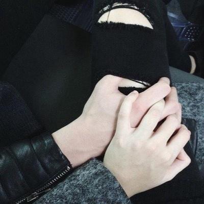 follow @ultrahes + @hauntedniaII please !!