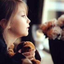 ‏صبورة .. گ الجبل.
رقيقة .. گ بتلة ورد.
متفائلة .. گ إنتظار الليل للشمس.
قوية .. بـ ربي.
ضعيفة .. بـ قلبي.
#أنا
#عتيبيه‎