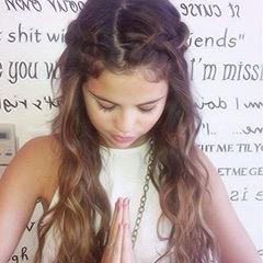 you got me shattered in pieces ❤️ I love sel