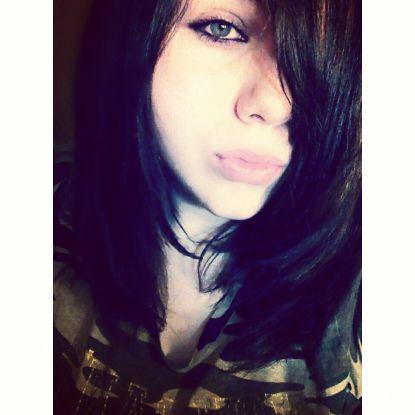 My names christina I'm 18 & thats all ya need to know.(: