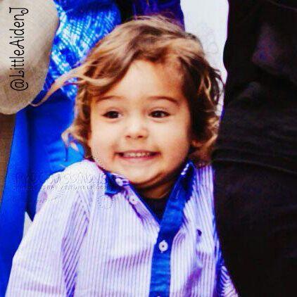 My mwommy is @SensualPimp and my dwaddy is @RecklessGallant. I is this old -shows 4 fingers, smiling proudly- [RP]