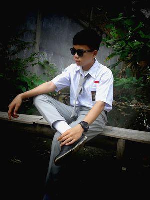 saya seorang entertainer,fotografi,desainer(modelling)
