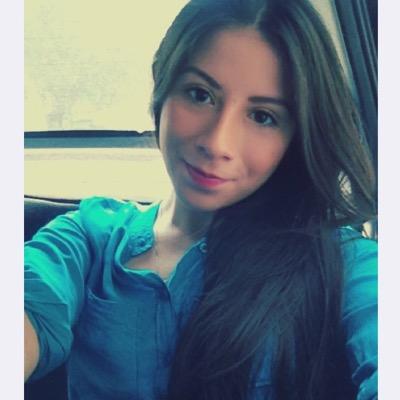 Simpatica, risueña, graciosa. ♡ Solo sígueme y conoceme ((: