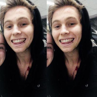 HI @_luciferhemming gave you this free follow so would you mind following him back?