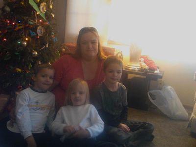 single mom of 3 trying to make it in this world