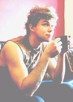 you gotta party like it's not your birthday        Saved//Follow @Dreamsfor5SOS &@Lockscreens0811