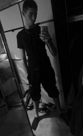 lud077's profile picture. 