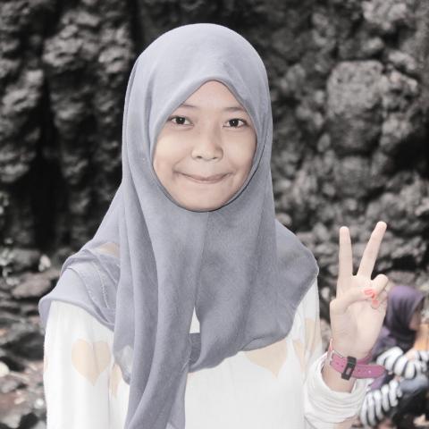 Namaku Desy Fithriain, 15tahun, smk 6 surabaya , X PTS1 ,