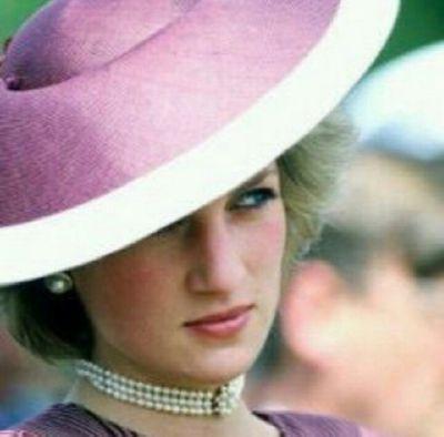 love_paris97's profile picture. ‏‏شوَق قلبيٌ لٱ ﻟفىْ منہوَ يردهہّ غيرَ ... شوُف ٱﻟﻟيٌ سَگن بينّ ٱﻟمحٱنيٌ